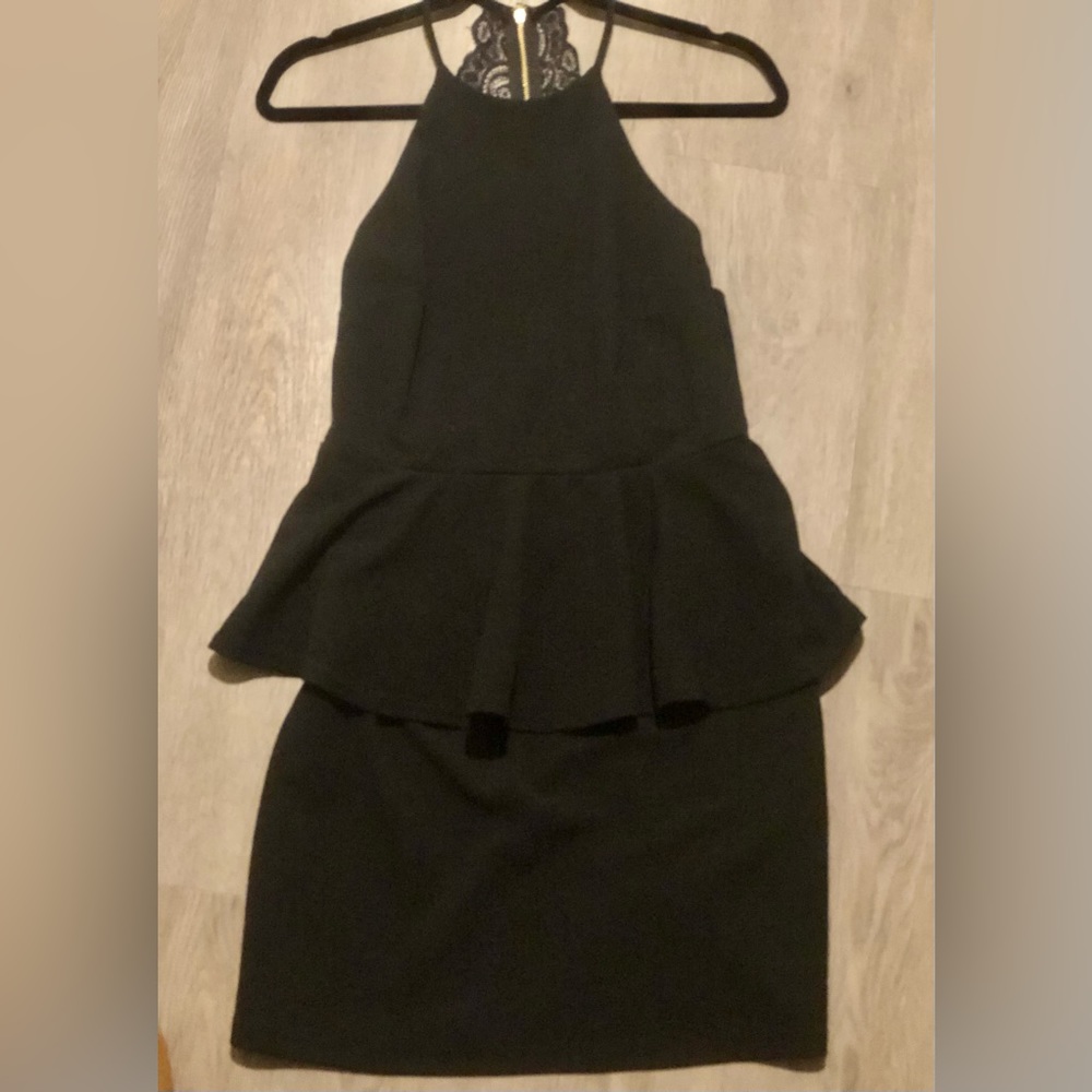 Charlotte Russe~Sleeveless Black Dress~Back Zipper~Pretty Lace Accent~Sz L